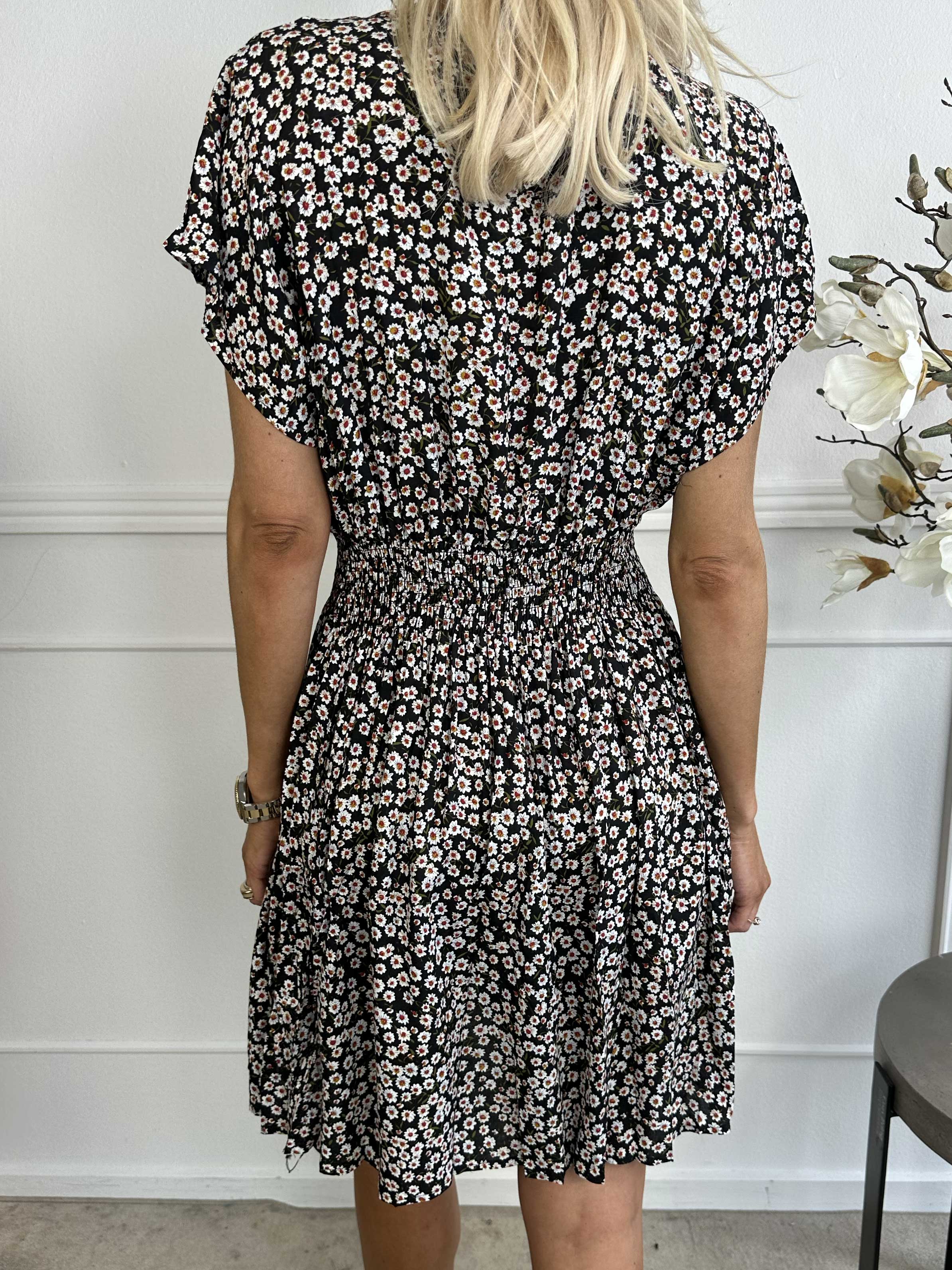 Clementine - Småblomstret kjole med elastik i taljen